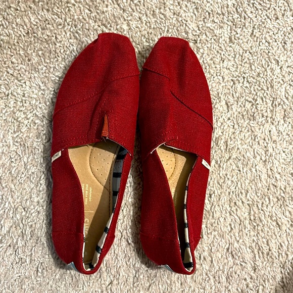 Tom’s Alpargata’s in Maroon. - Picture 1 of 2